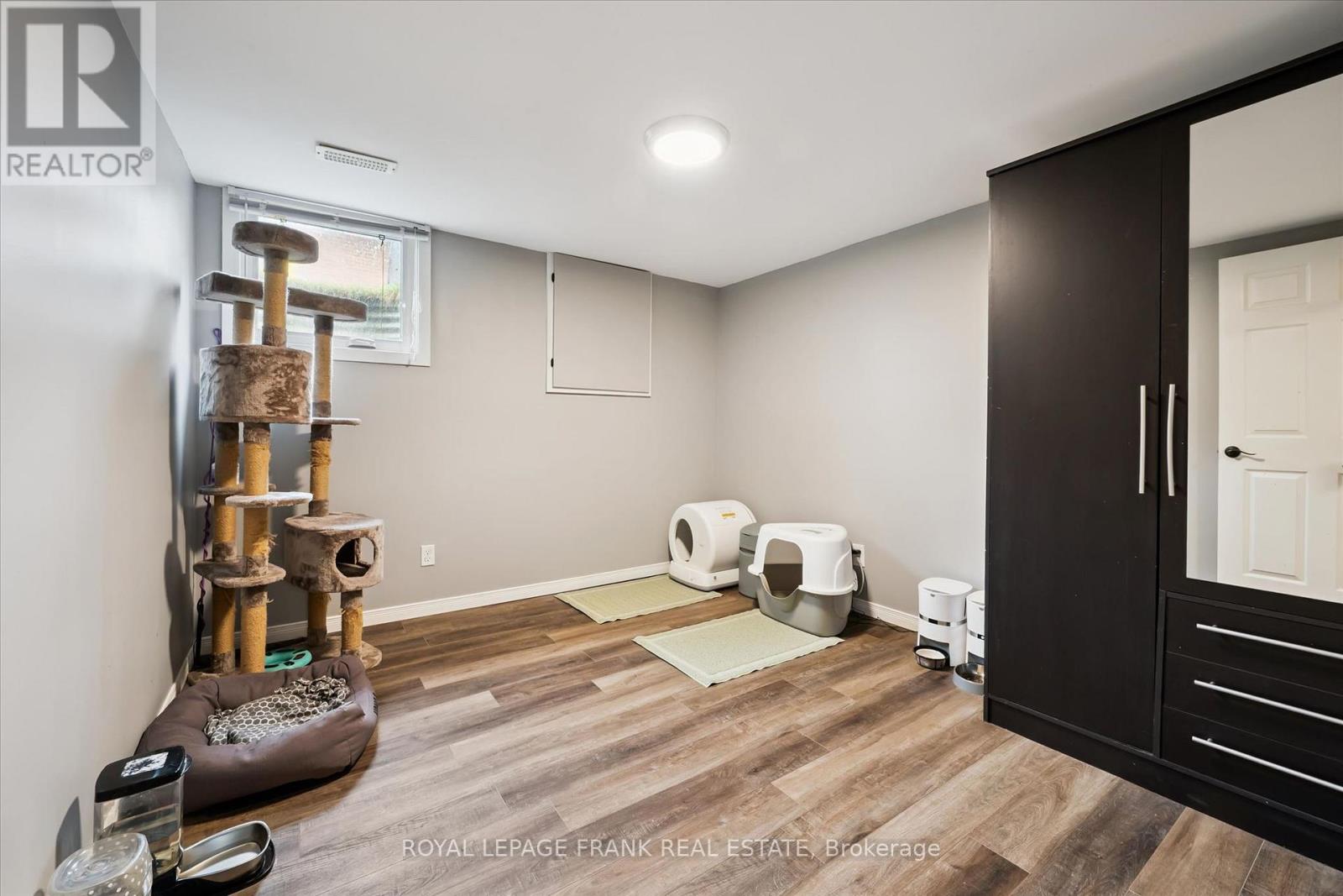 11 ARGYLE DRIVE - 30