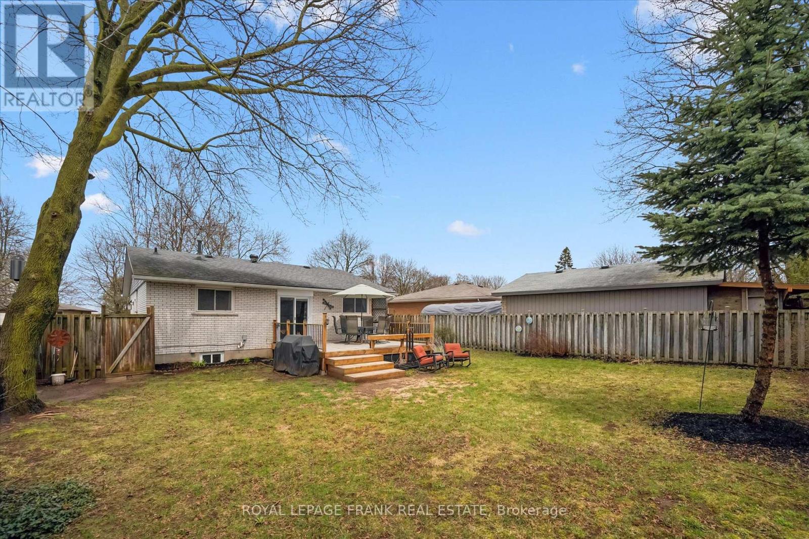 11 ARGYLE DRIVE - 33
