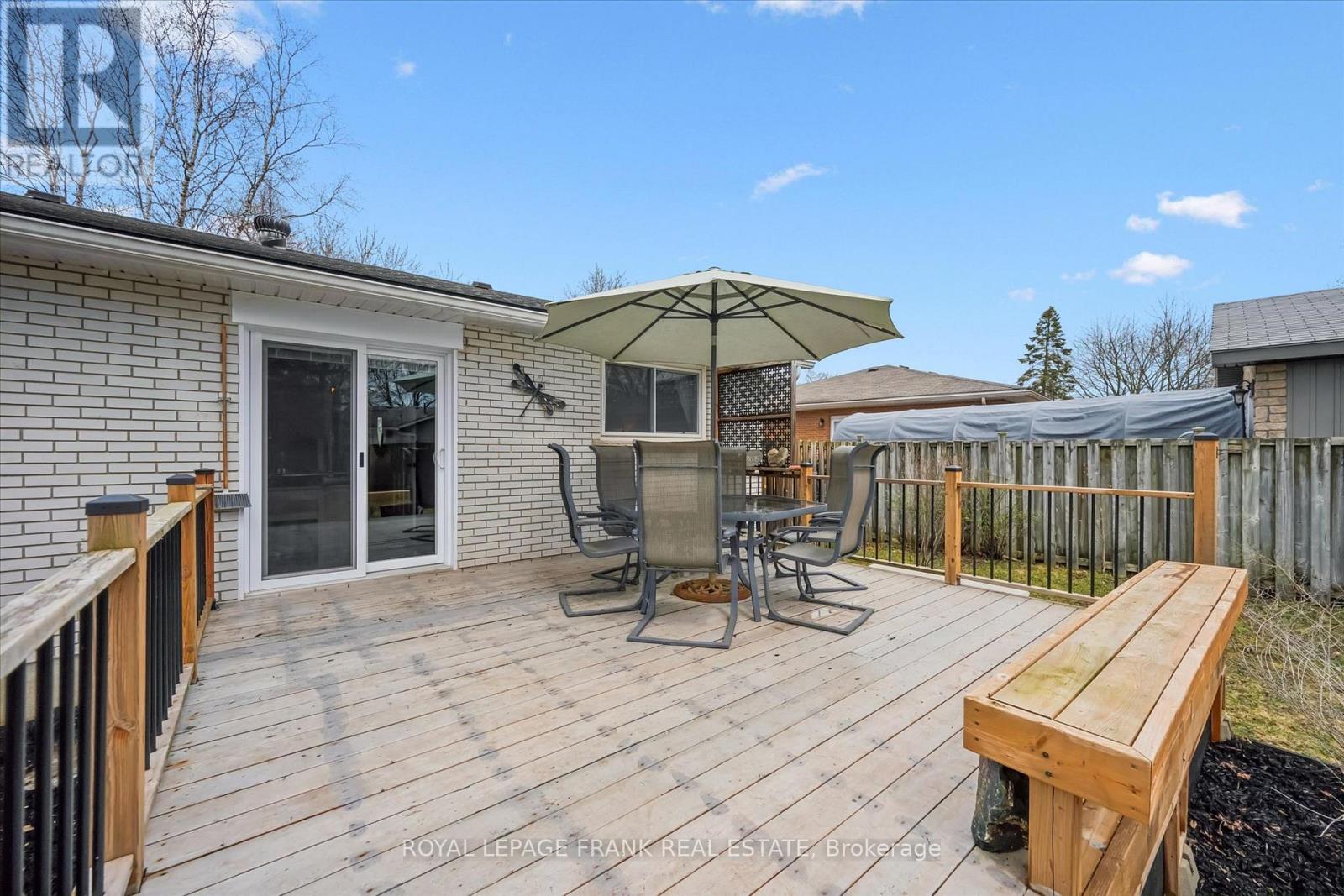 11 ARGYLE DRIVE - 34