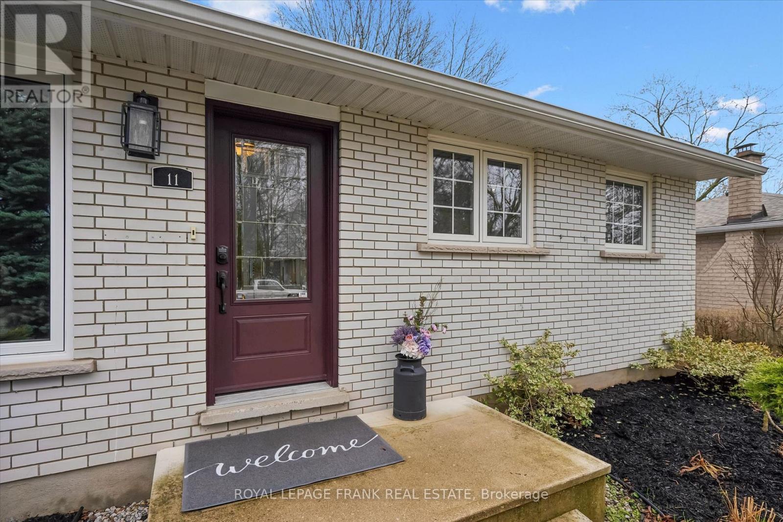 11 ARGYLE DRIVE - 4