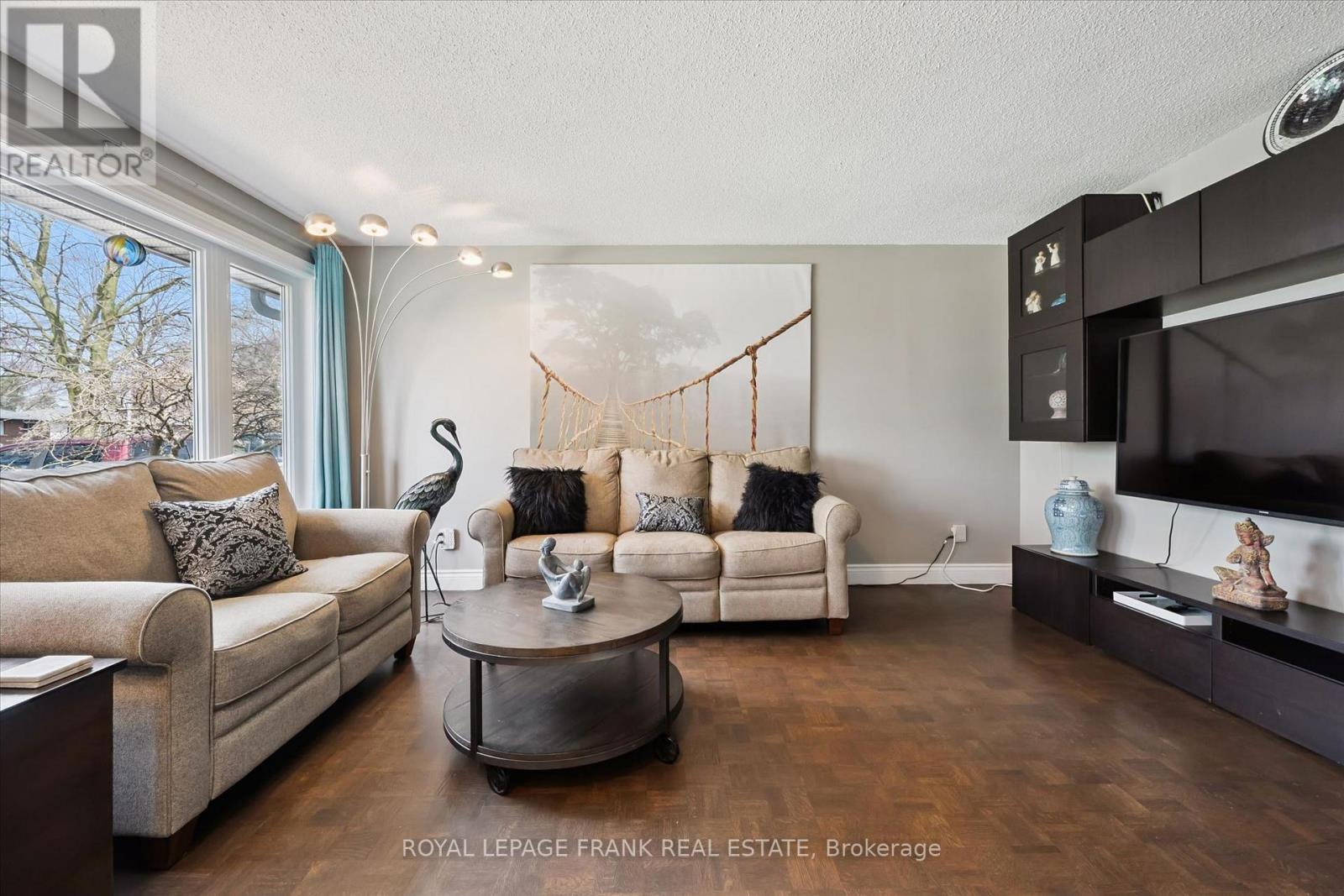 11 ARGYLE DRIVE - 6
