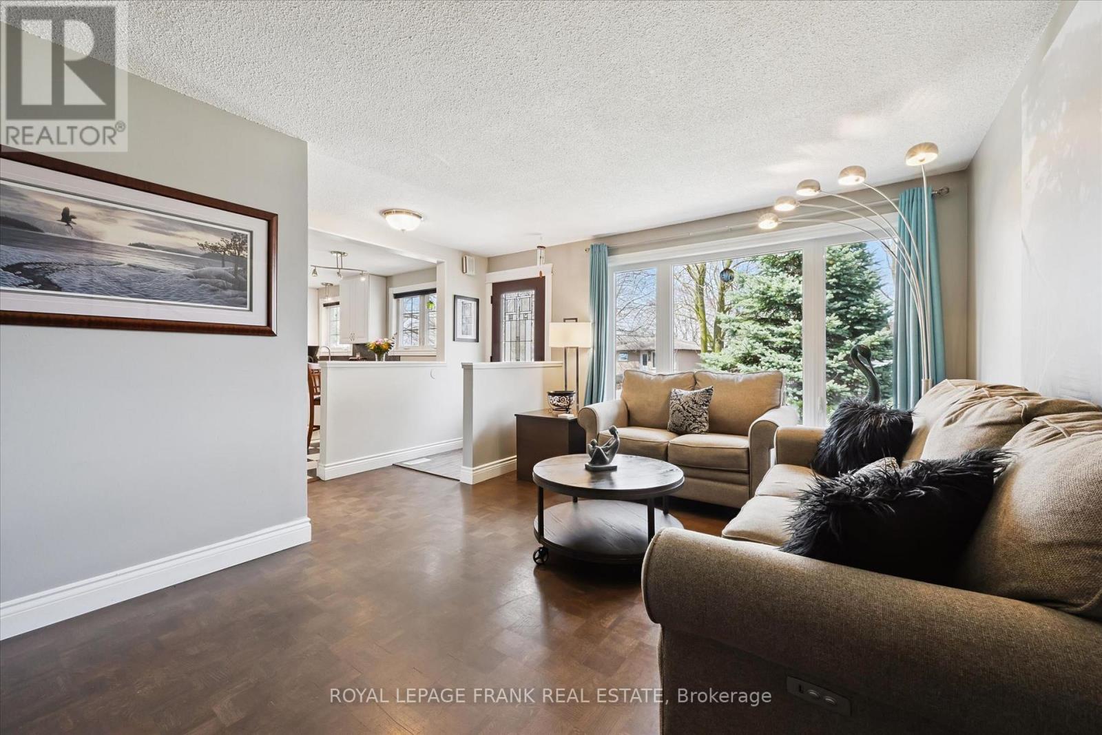 11 ARGYLE DRIVE - 8