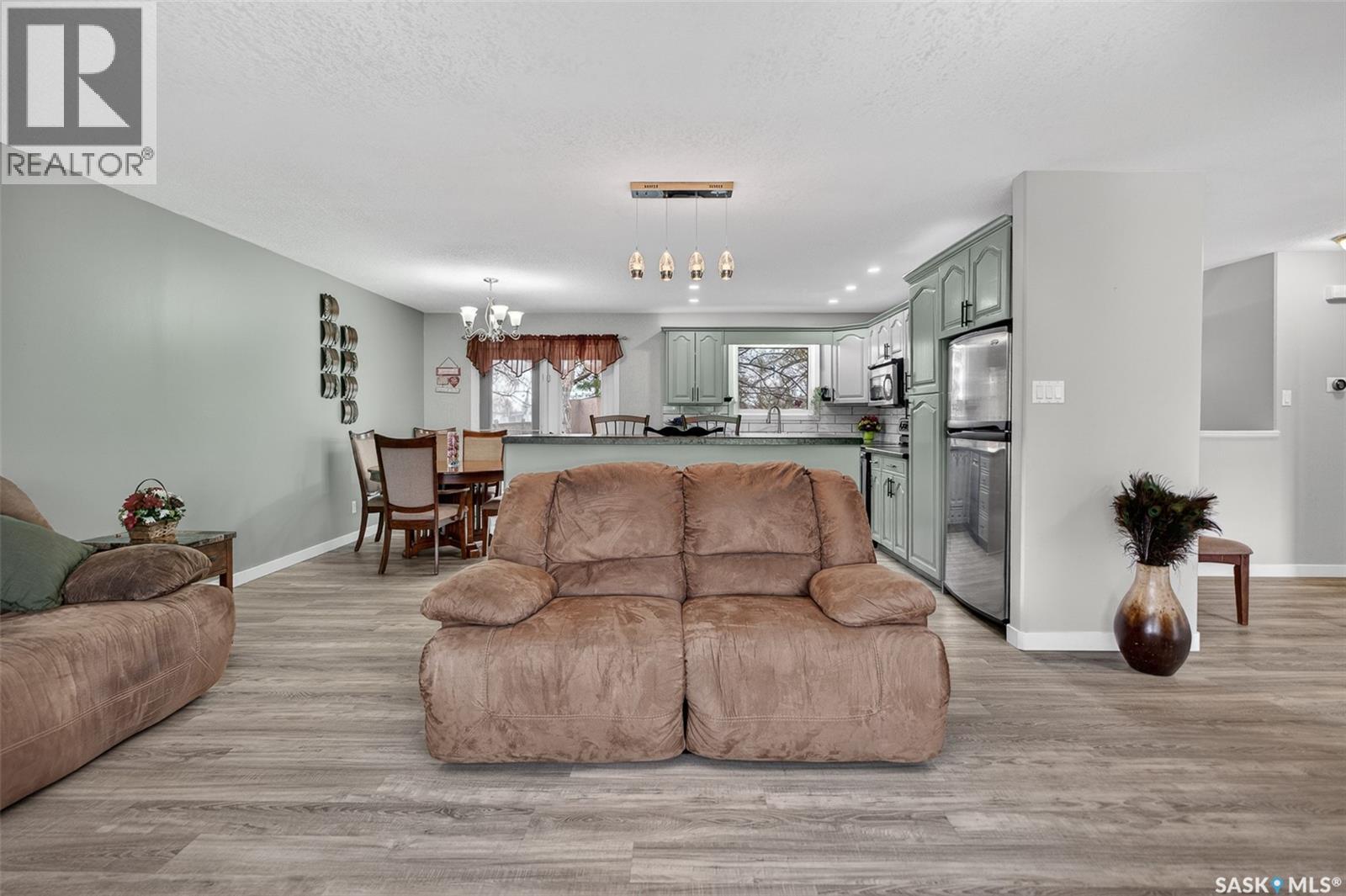 1227 Pascoe DRIVE E - 12