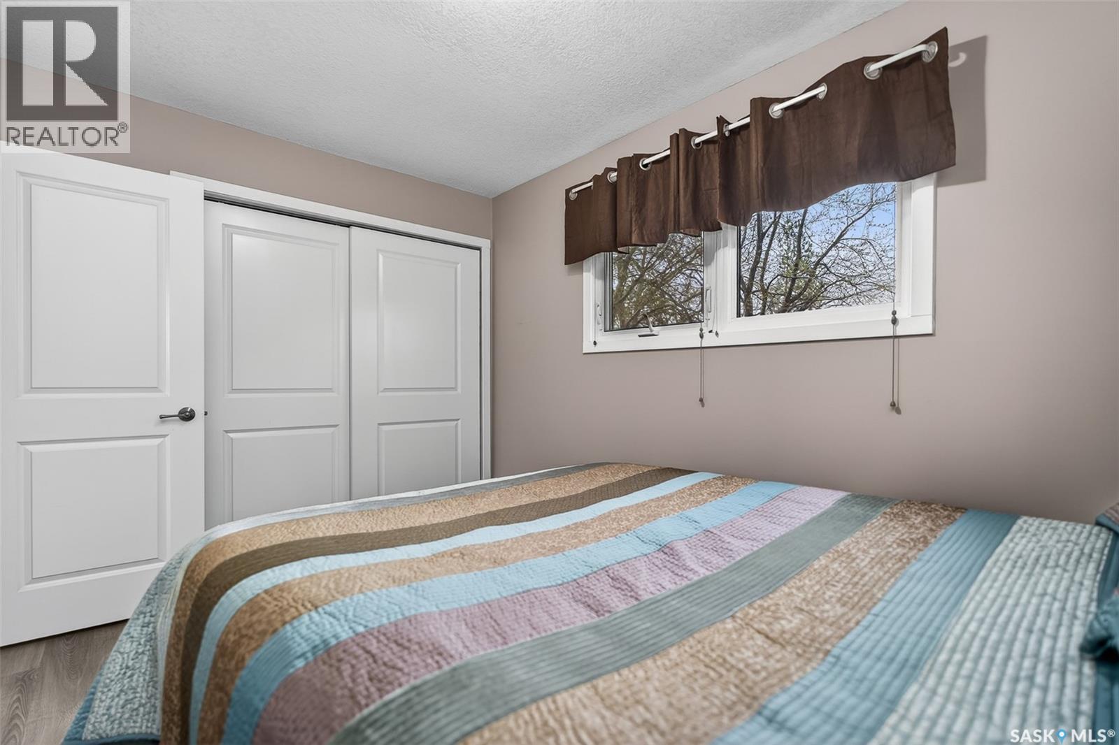 1227 Pascoe DRIVE E - 24
