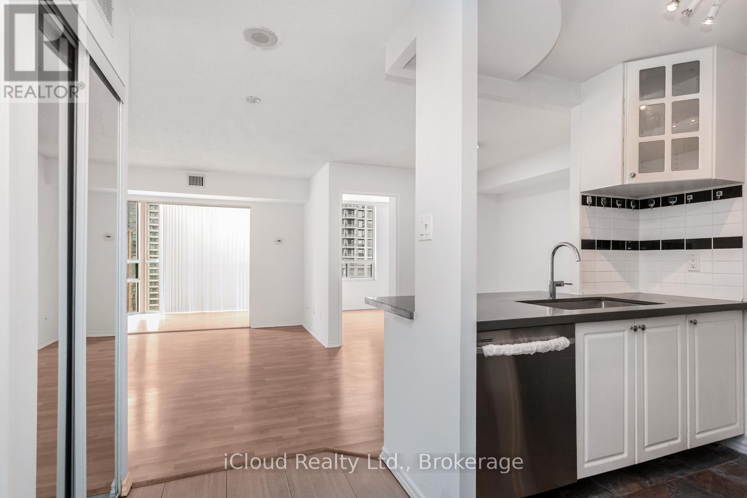 #2111 285 ENFIELD PLACE - 9