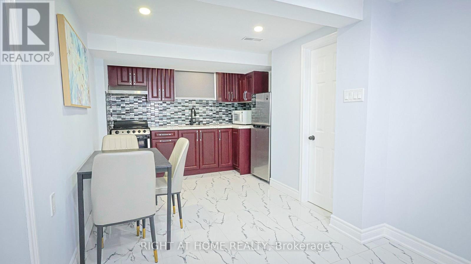150 TOWER DRIVE - 26