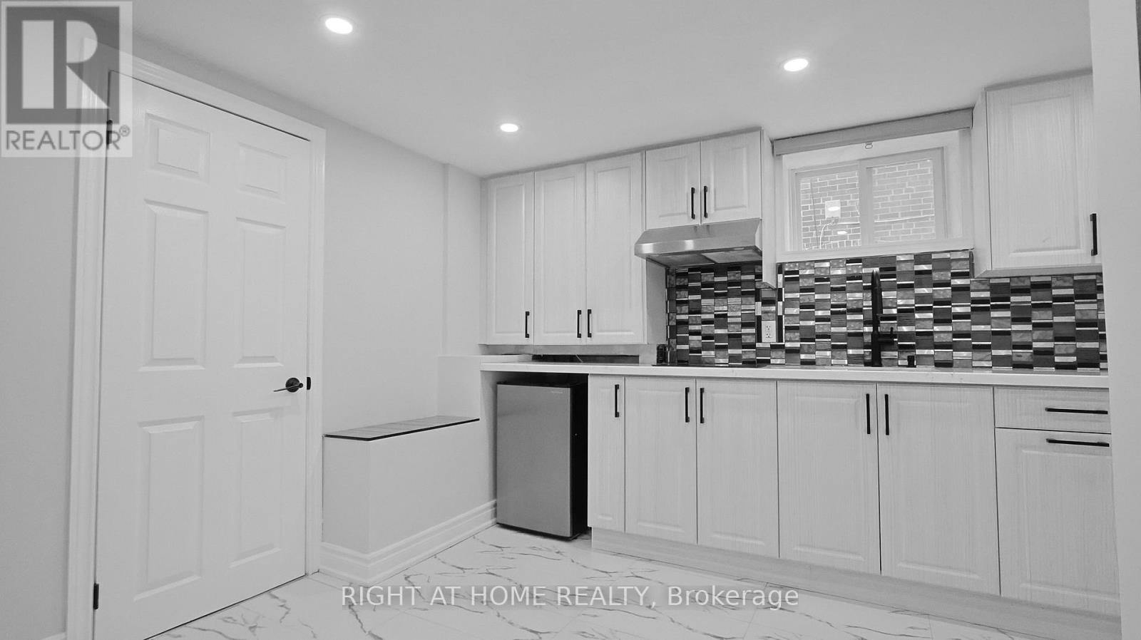 150 TOWER DRIVE - 33