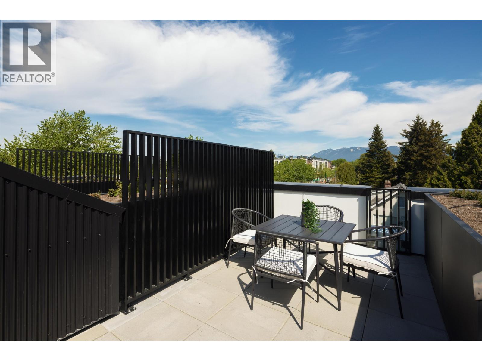2408 E 12TH AVENUE, Vancouver