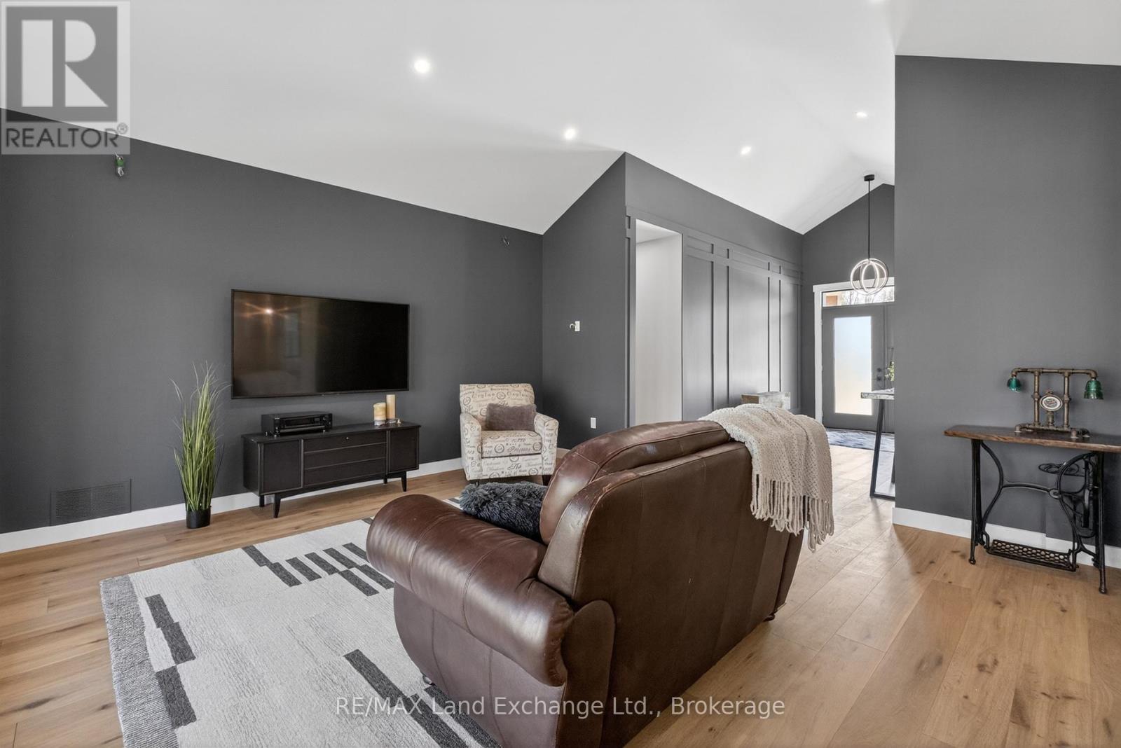 244 ST ARNAUD STREET - 9