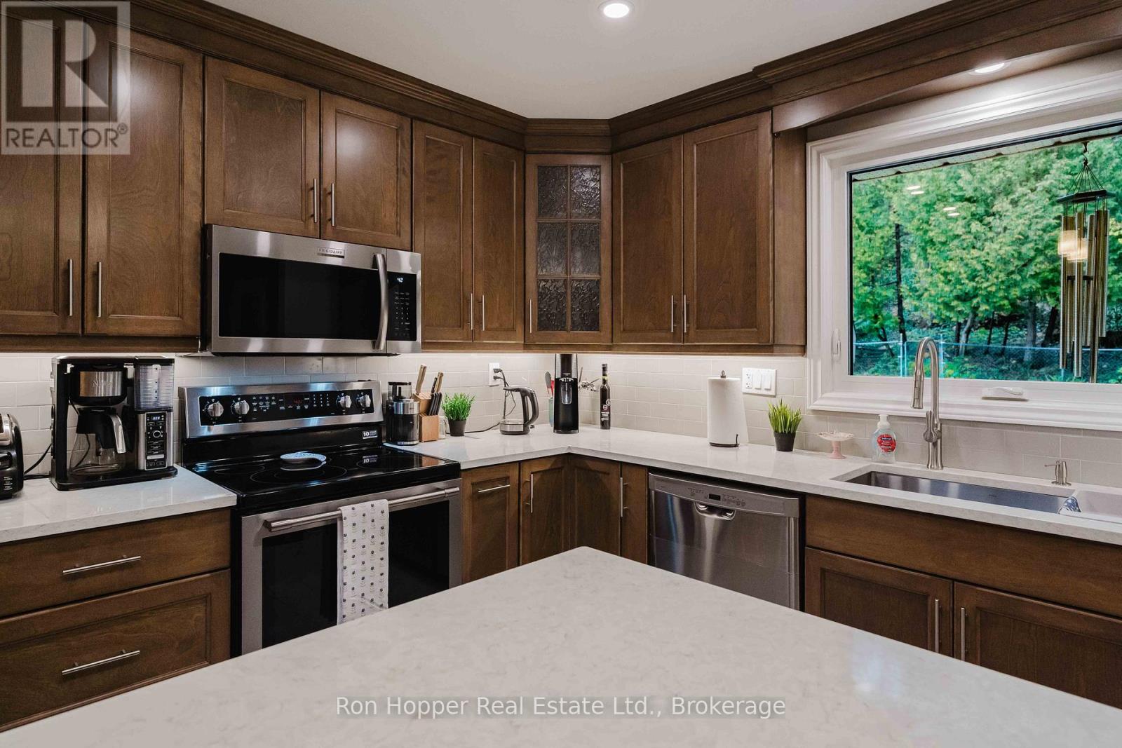 115 7TH AVENUE E - 10