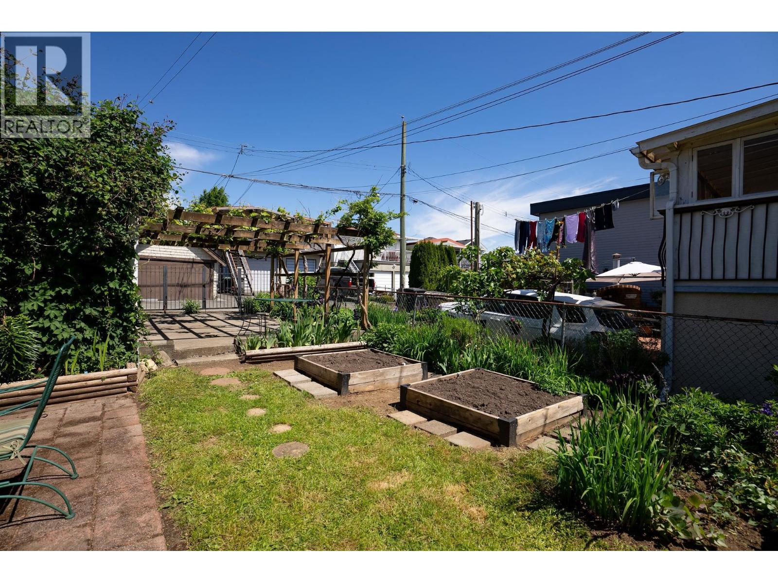 2867 E GEORGIA STREET — photo 2