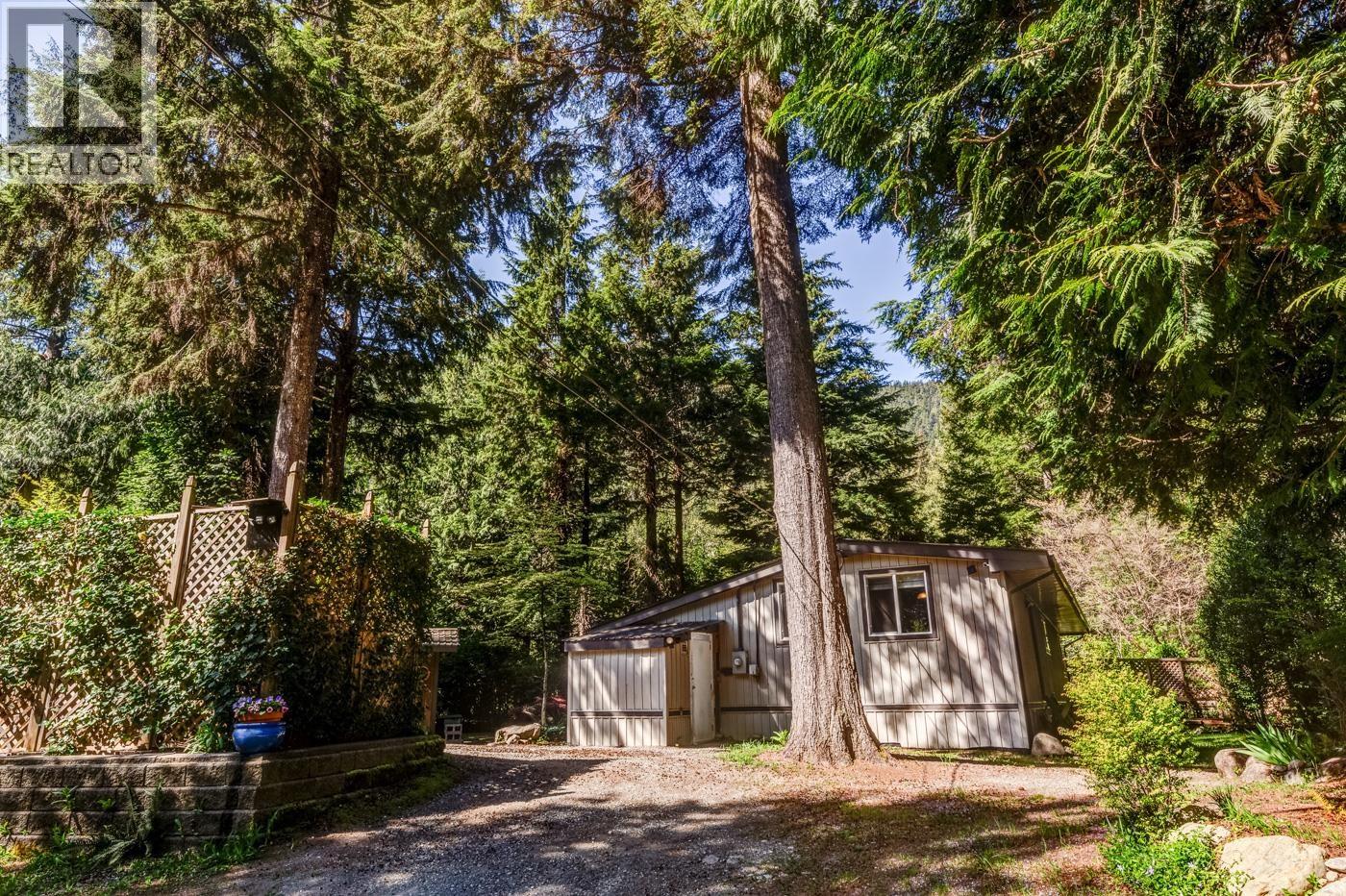 10009 PARADISE VALLEY ROAD, Squamish