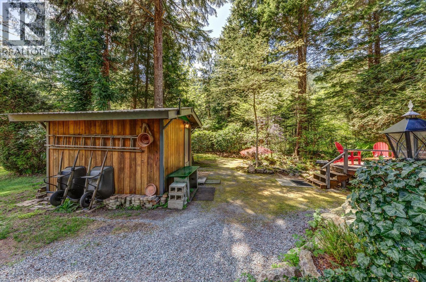 10009 PARADISE VALLEY ROAD, Squamish