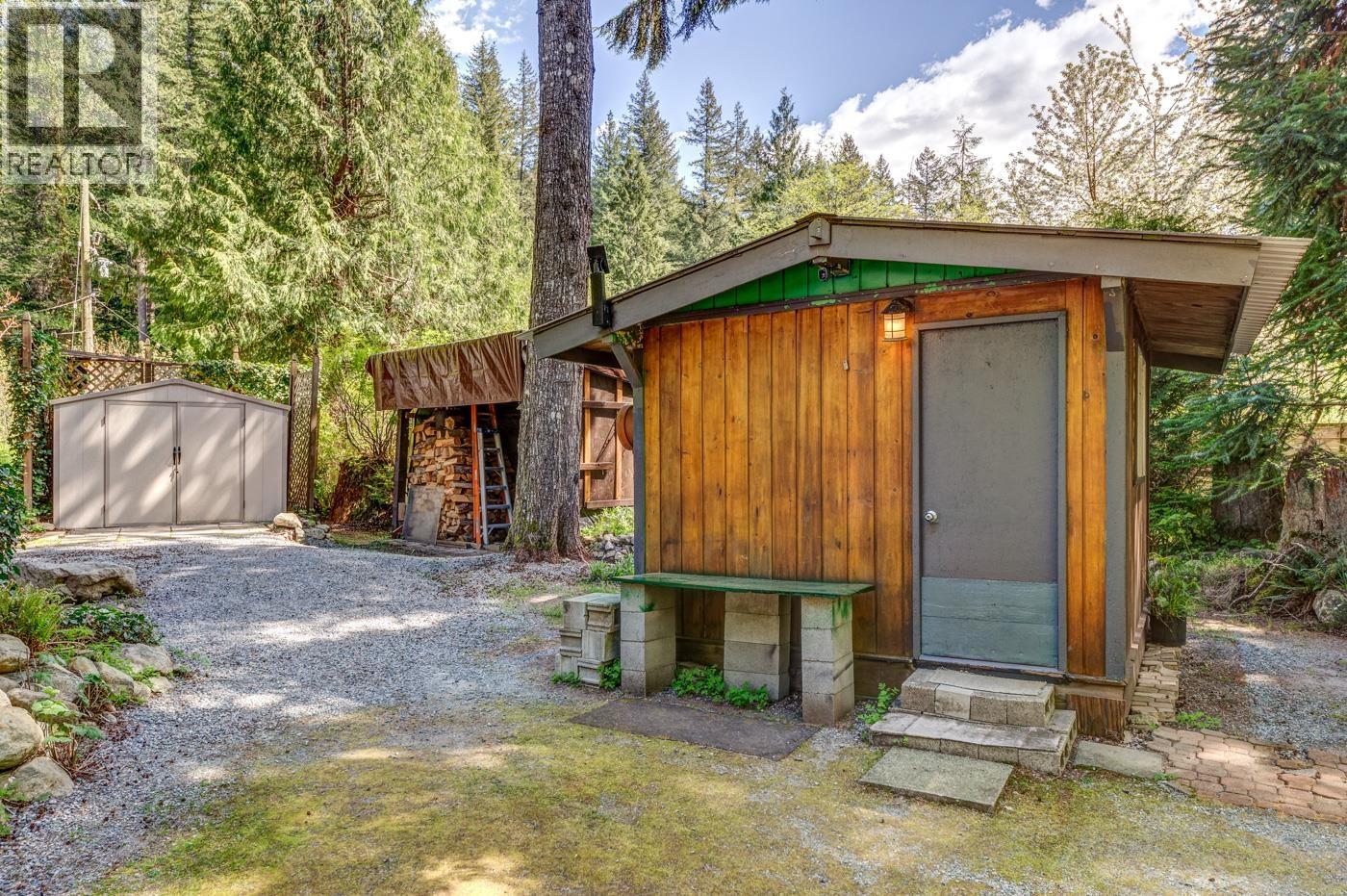 10009 PARADISE VALLEY ROAD, Squamish