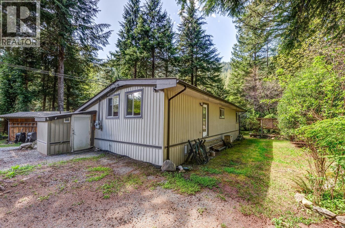10009 PARADISE VALLEY ROAD, Squamish