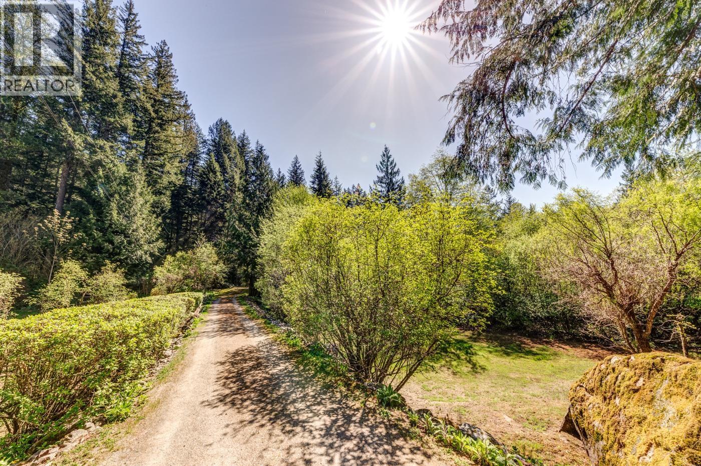 10009 PARADISE VALLEY ROAD, Squamish