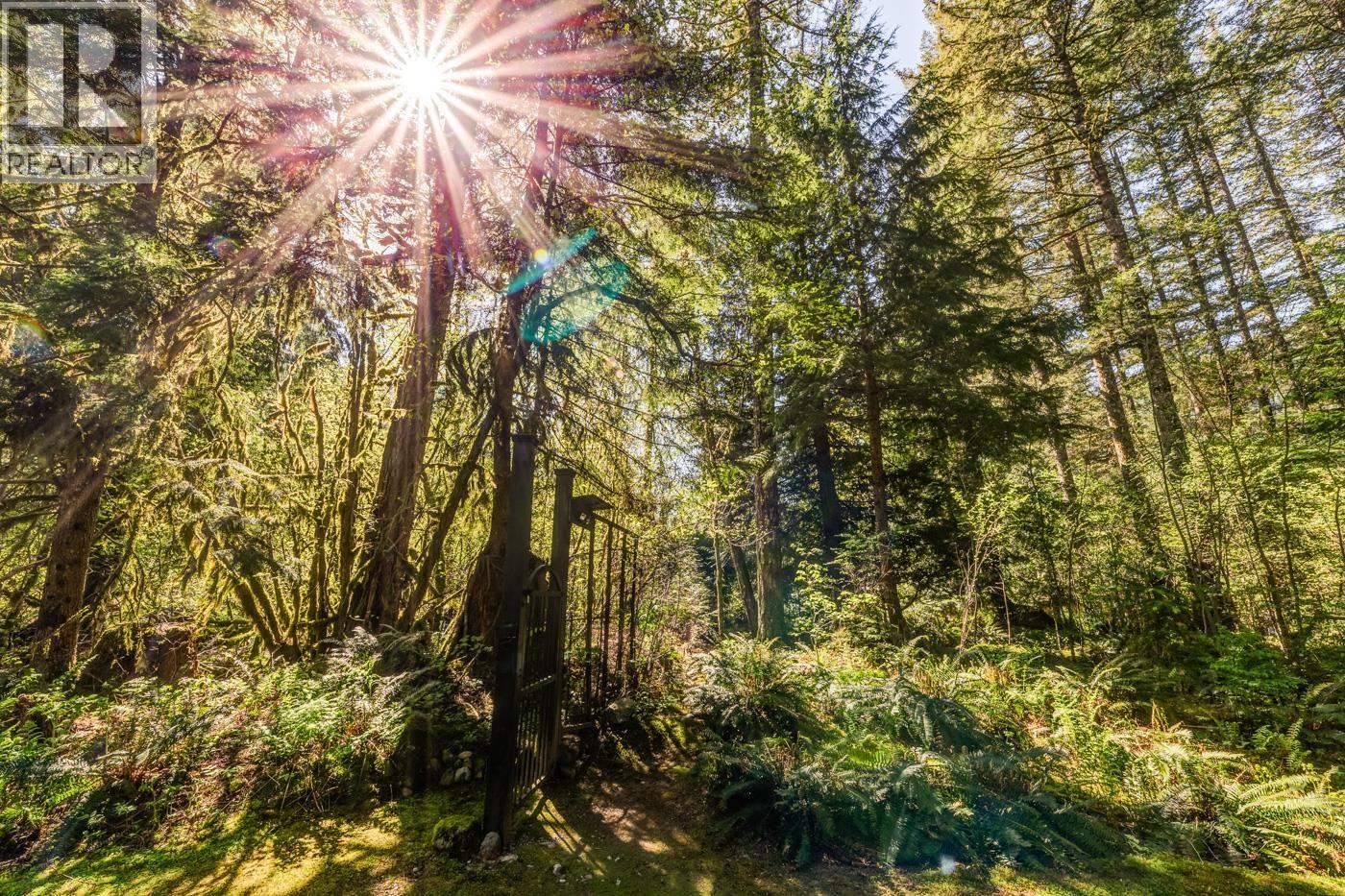 10009 PARADISE VALLEY ROAD, Squamish