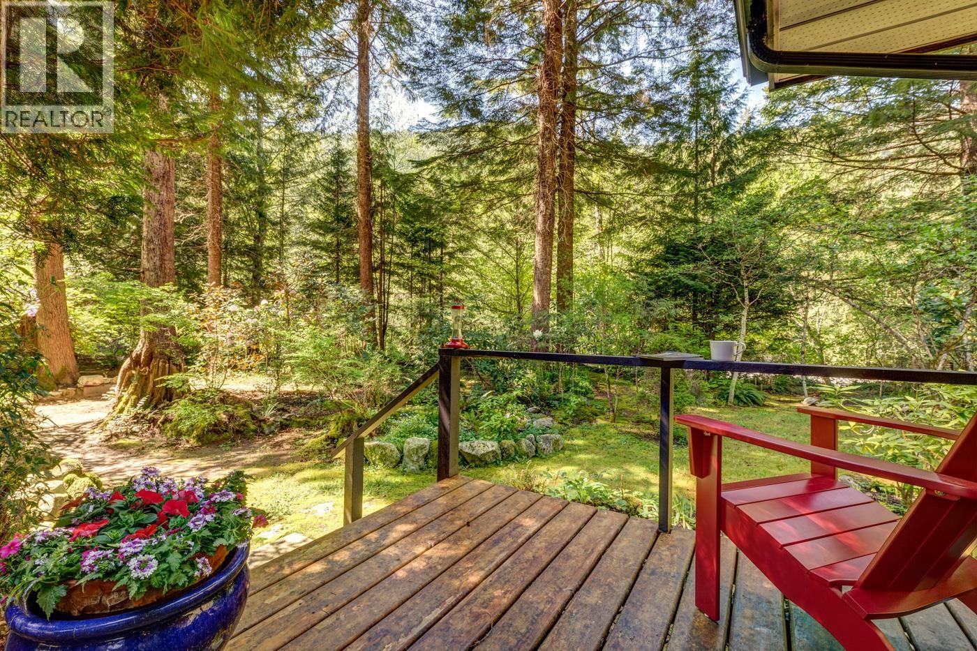 10009 PARADISE VALLEY ROAD, Squamish