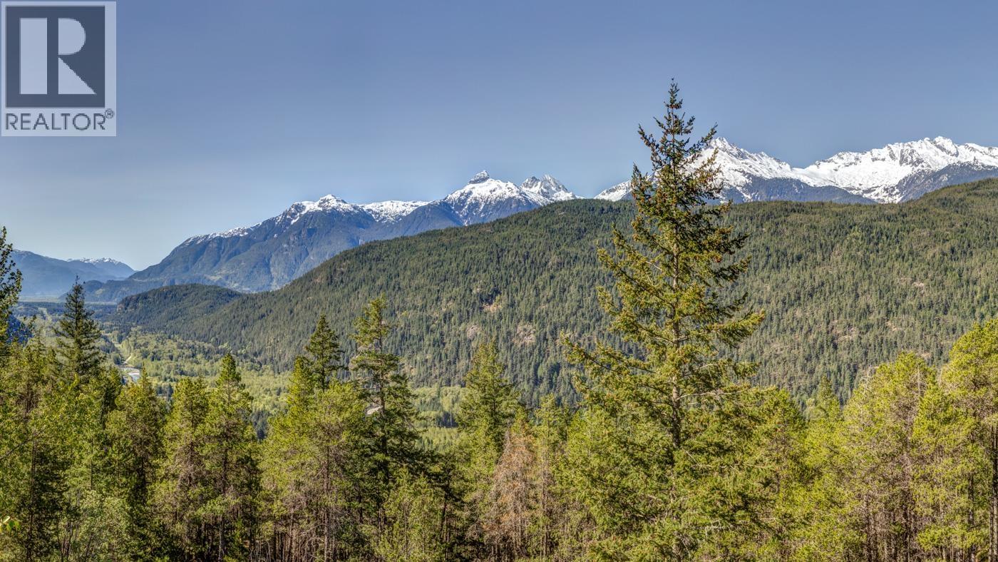 10009 PARADISE VALLEY ROAD, Squamish