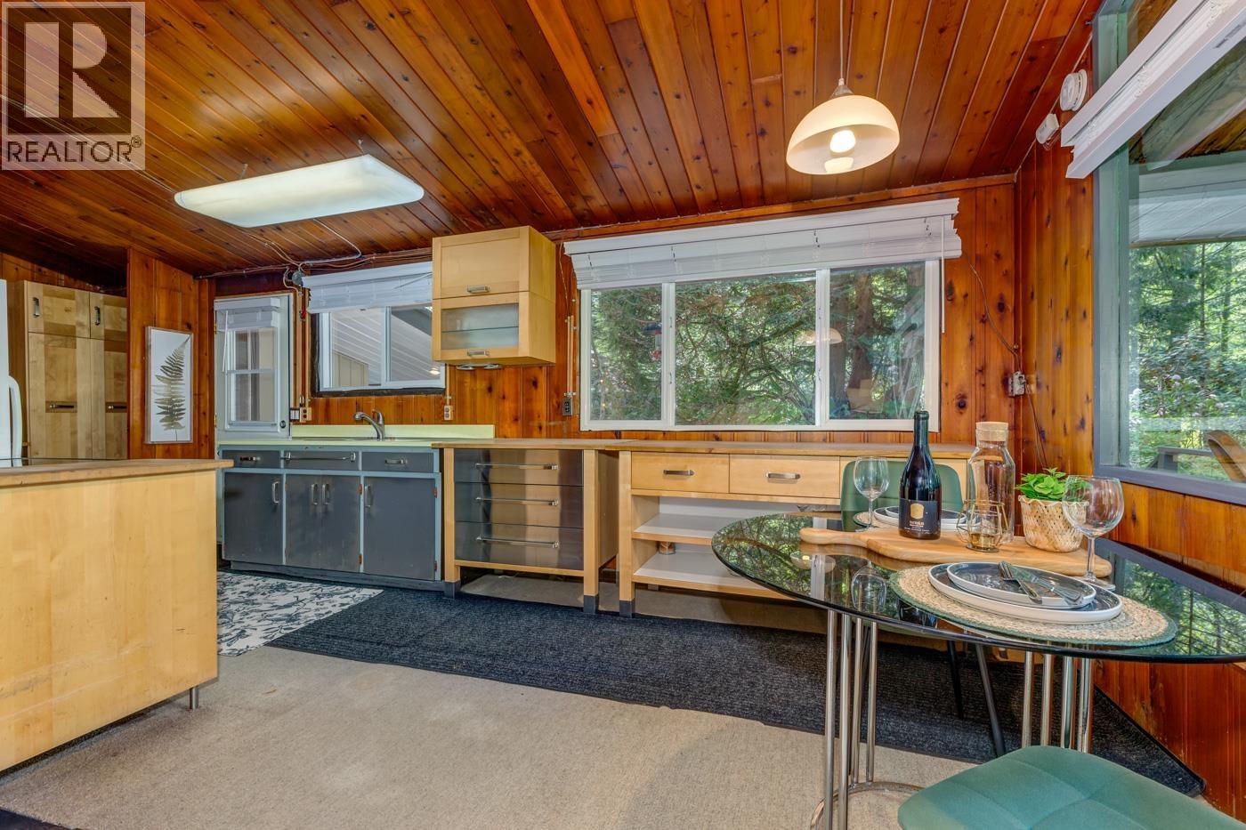 10009 PARADISE VALLEY ROAD, Squamish