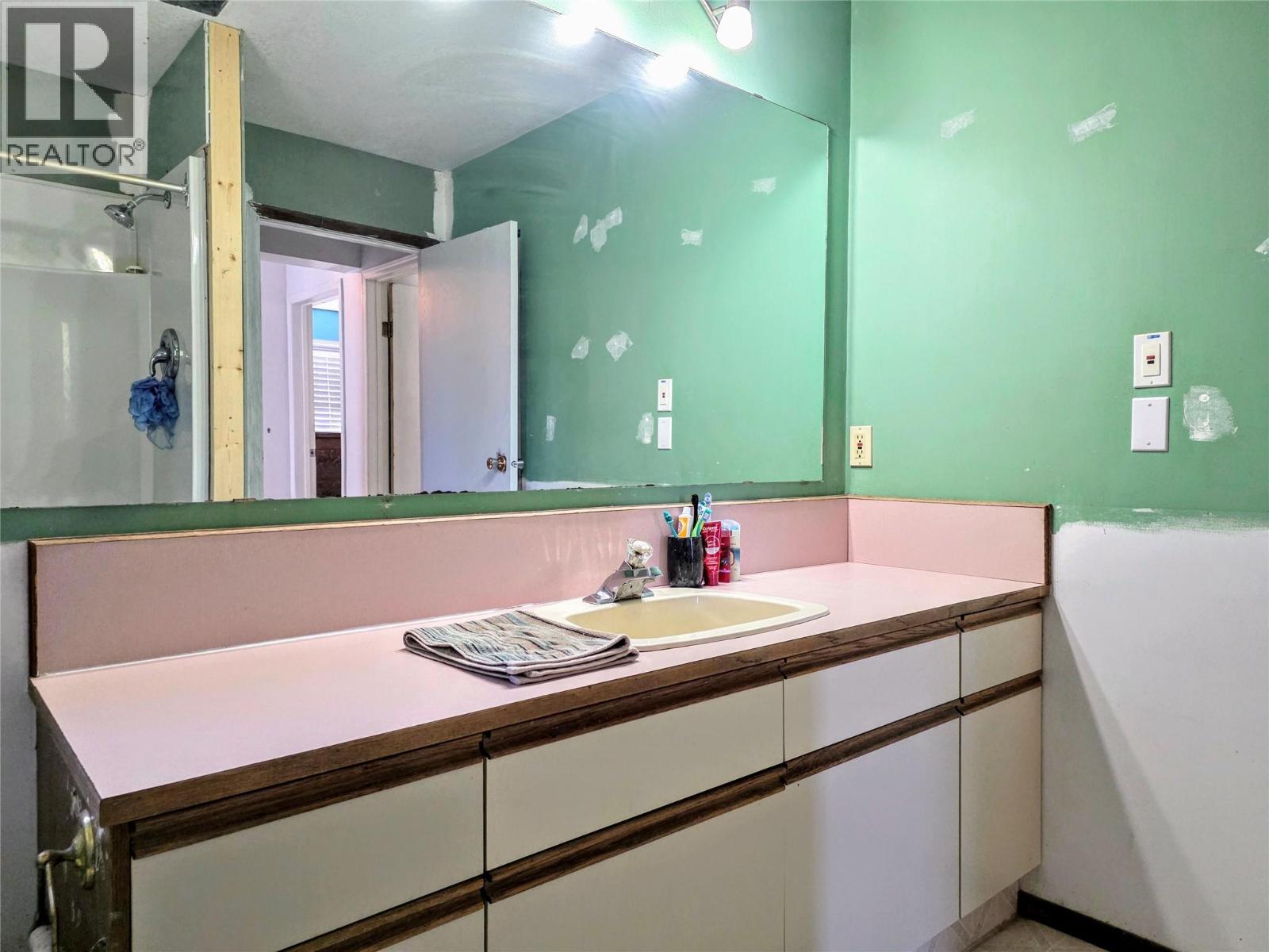 810 Swansea Road - 20
