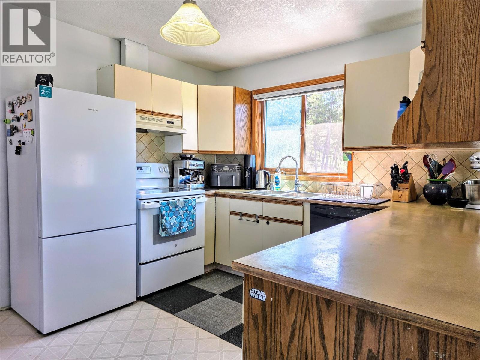 810 Swansea Road - 12