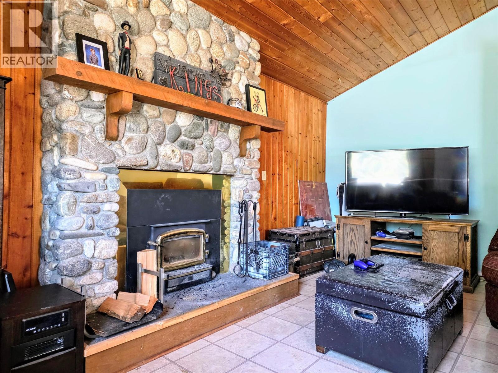 810 Swansea Road - 15