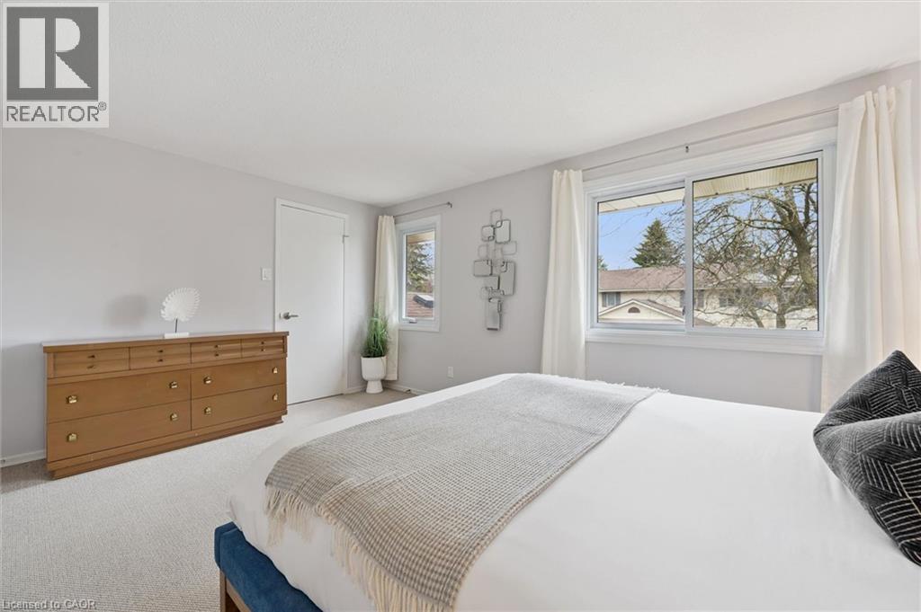 375 KINGSCOURT Drive Unit# 27, Waterloo, Ontario, N2K3N7 — Photo 2