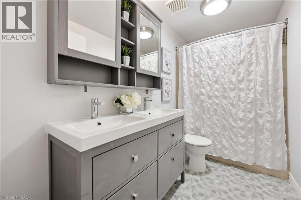 375 KINGSCOURT Drive Unit# 27, Waterloo, Ontario, N2K3N7 — Photo 10