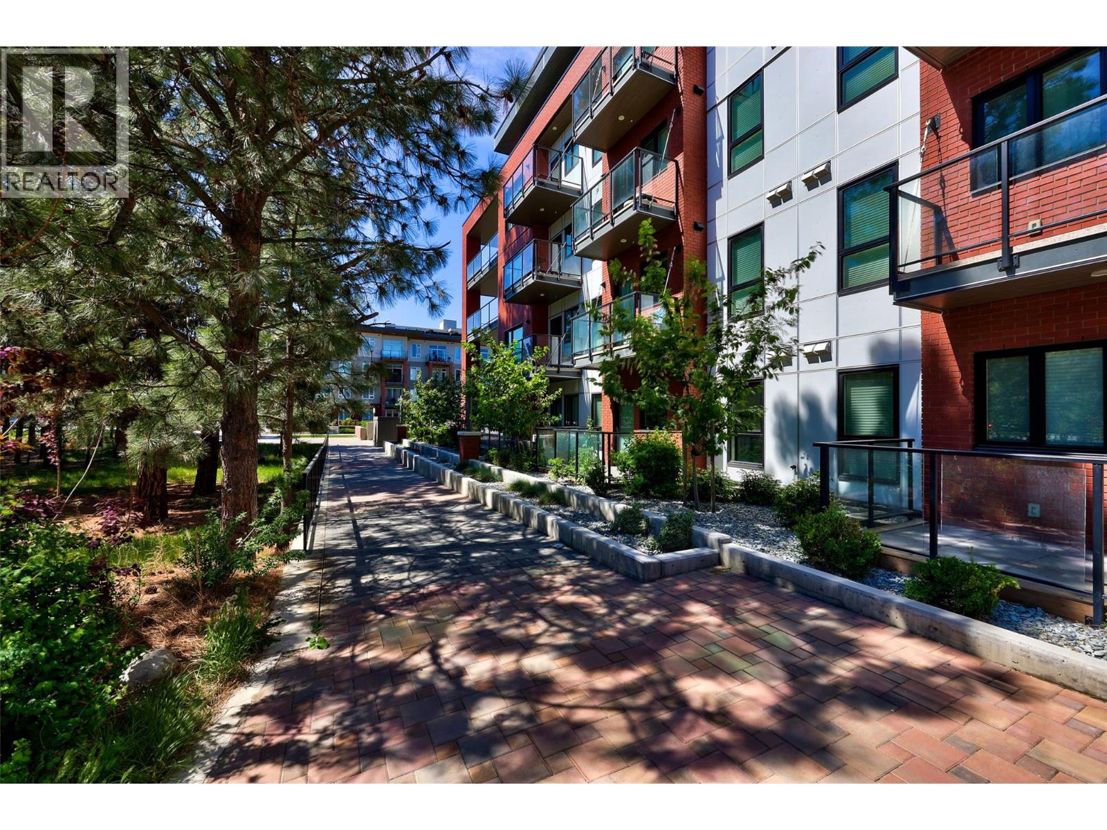#105 875 University Drive - 20