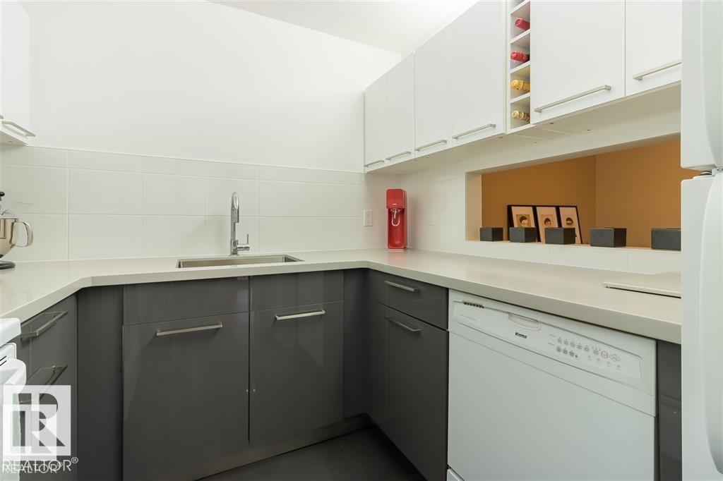 #207 10171 119 ST NW - 4