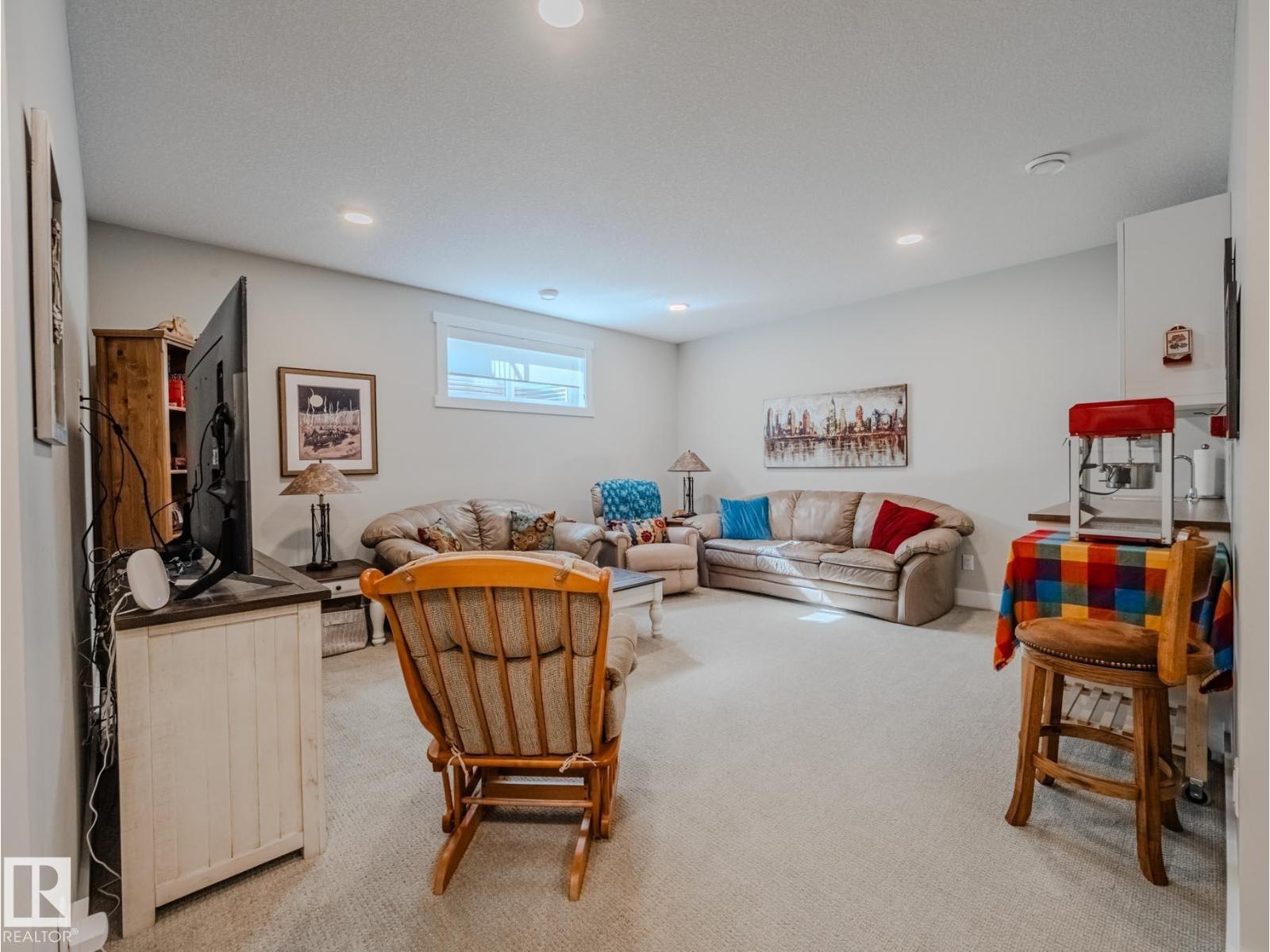 153 RANKIN DR, St. Albert