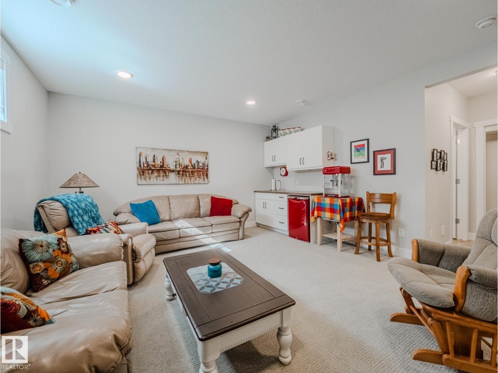 153 RANKIN DR, St. Albert