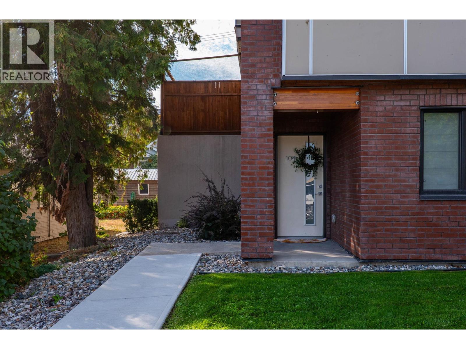 #104 227 BATTLE Street - 3