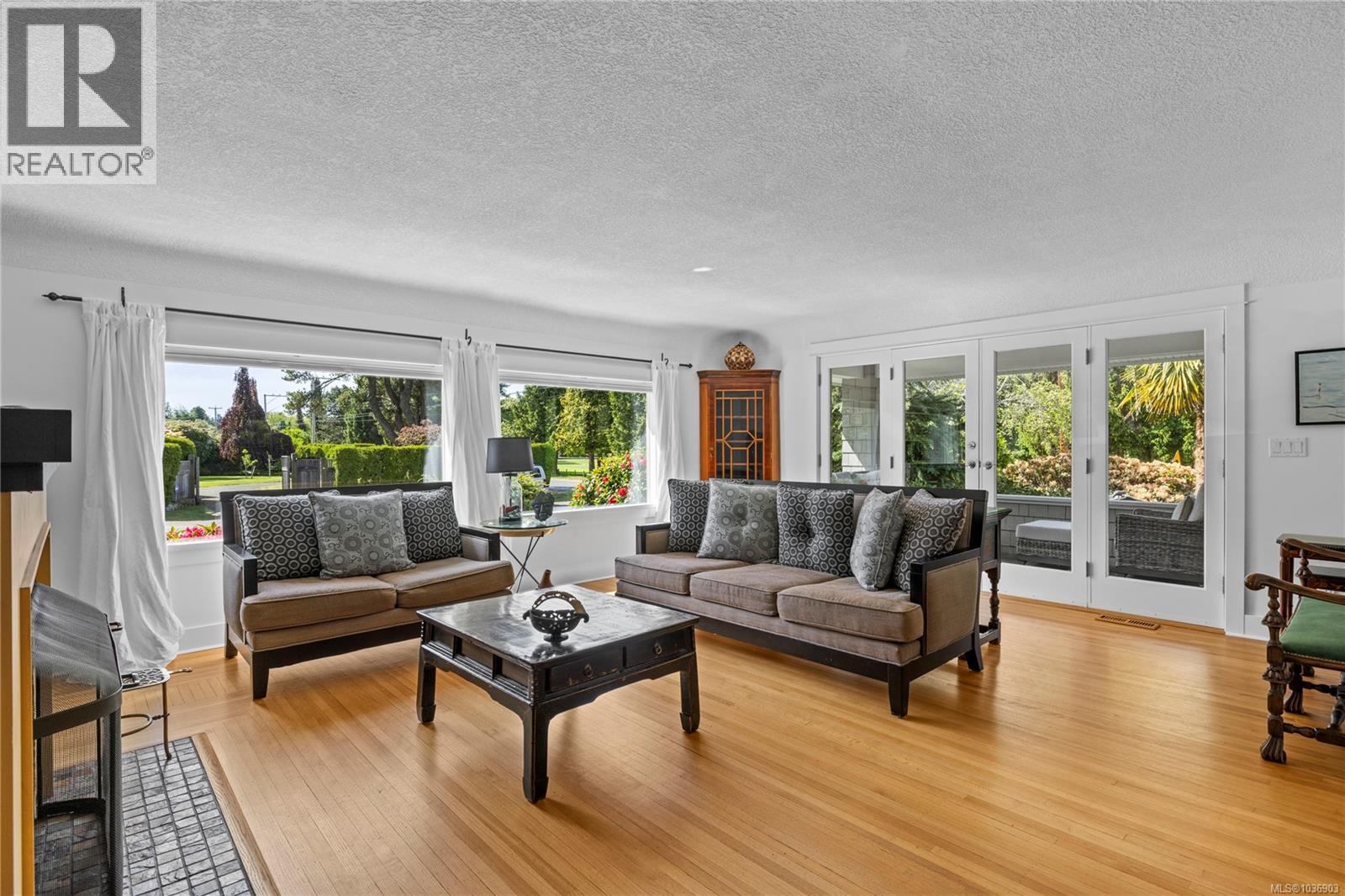 202 Crescent Rd E - 4