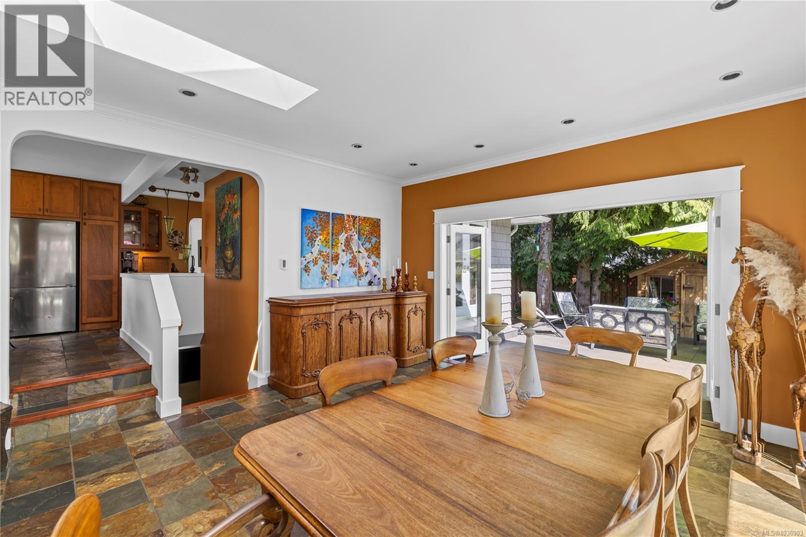 202 Crescent Rd E - 6