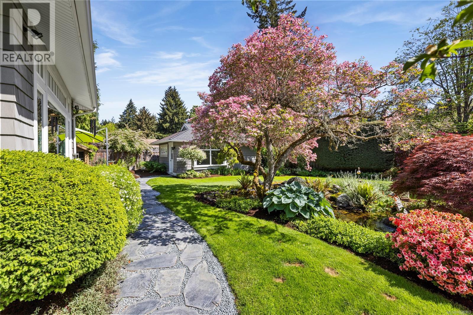 202 Crescent Rd E - 36
