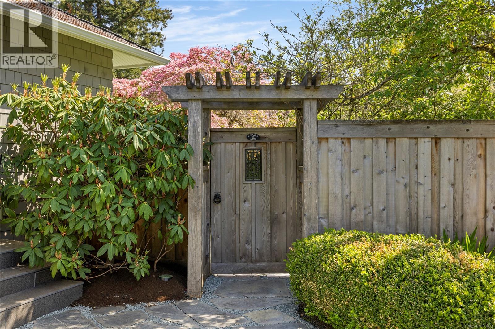 202 Crescent Rd E - 35