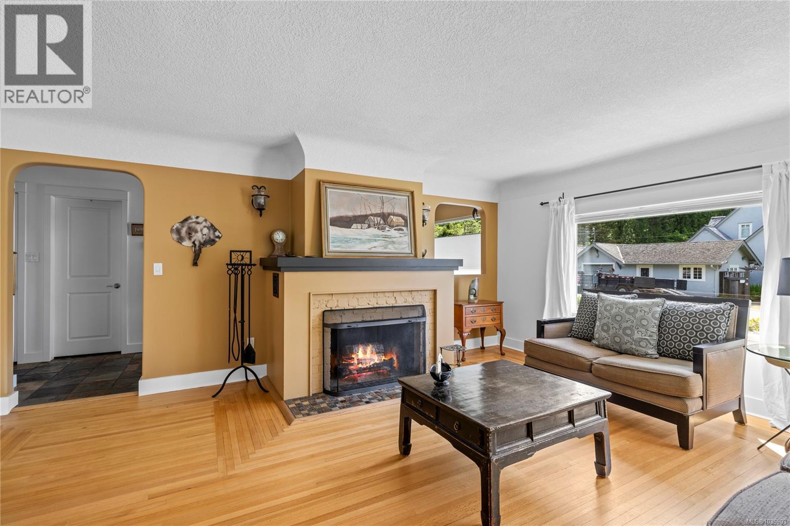 202 Crescent Rd E - 16
