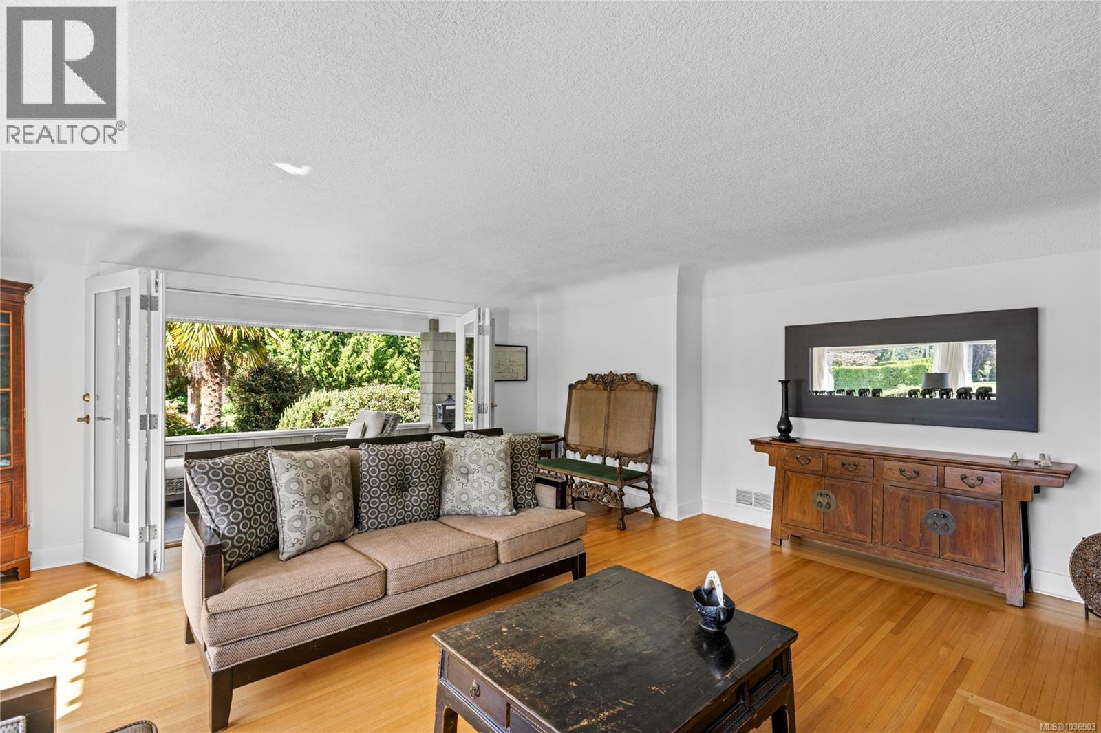 202 Crescent Rd E - 32