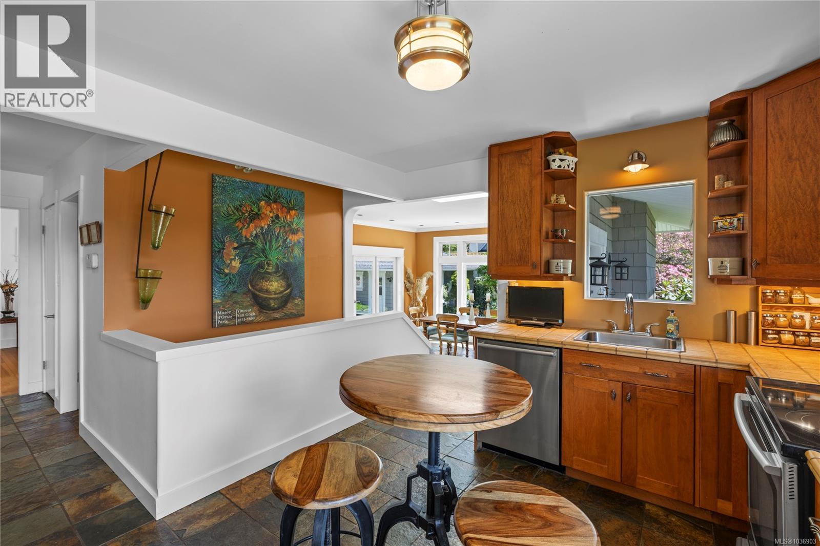 202 Crescent Rd E - 30