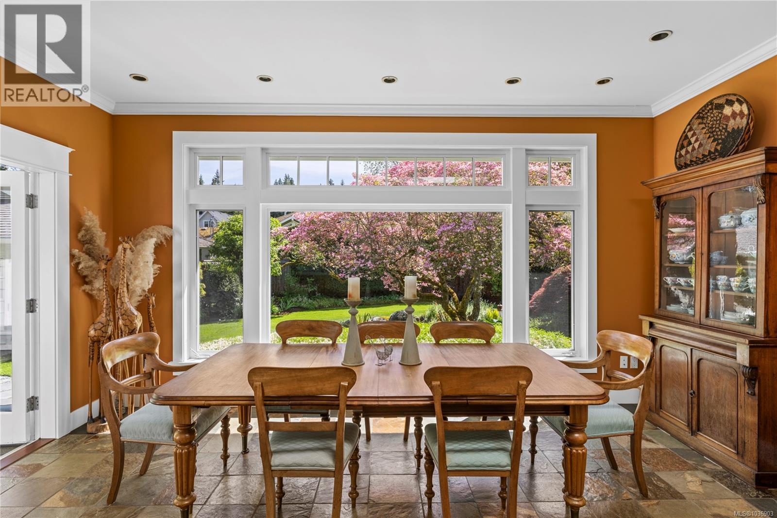 202 Crescent Rd E - Image 3