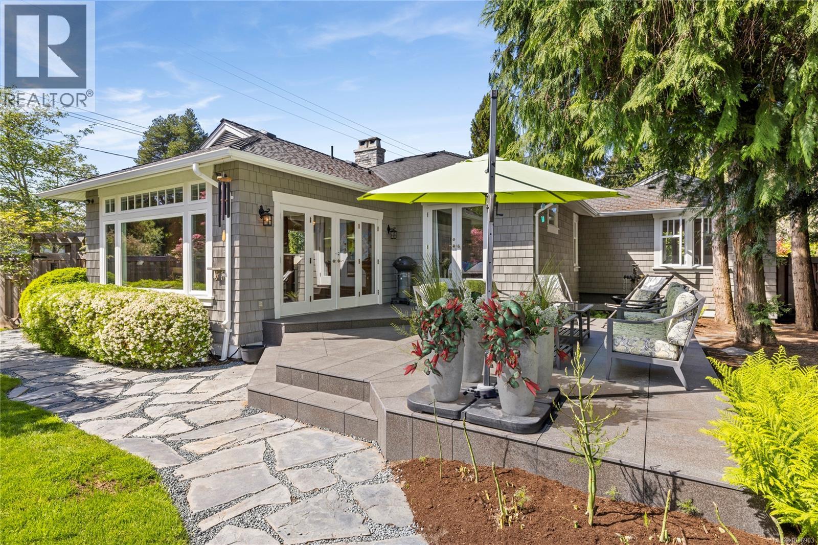 202 Crescent Rd E - 10