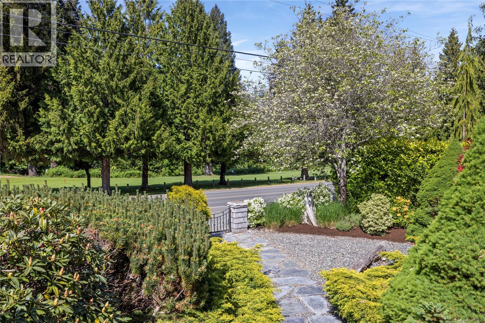 202 Crescent Rd E - 43