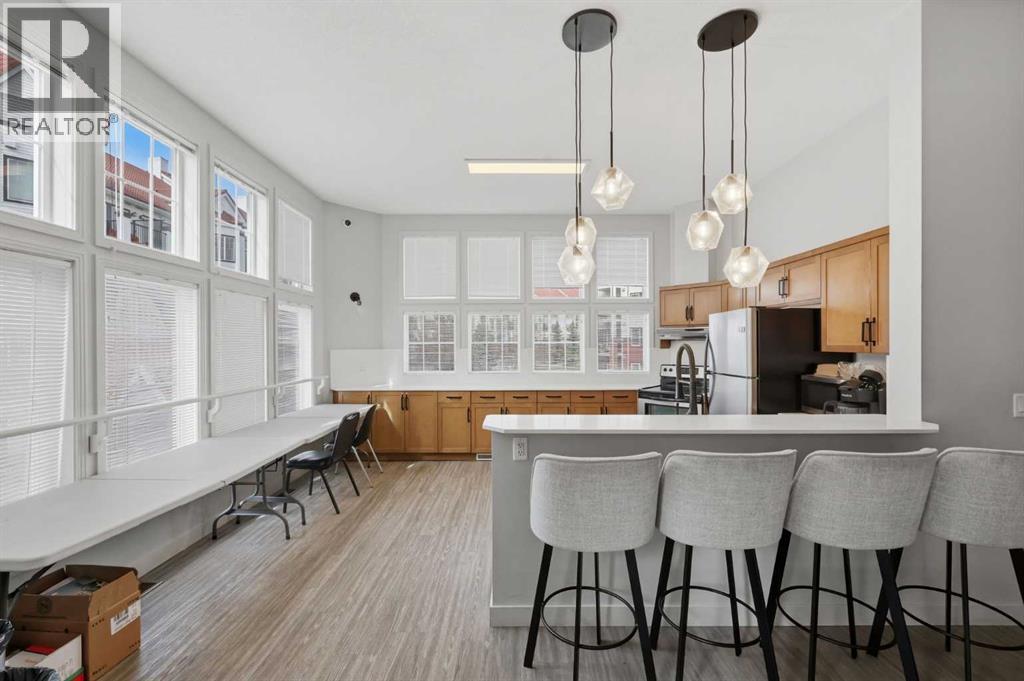 #306 70 Royal Oak Plaza NW - 40