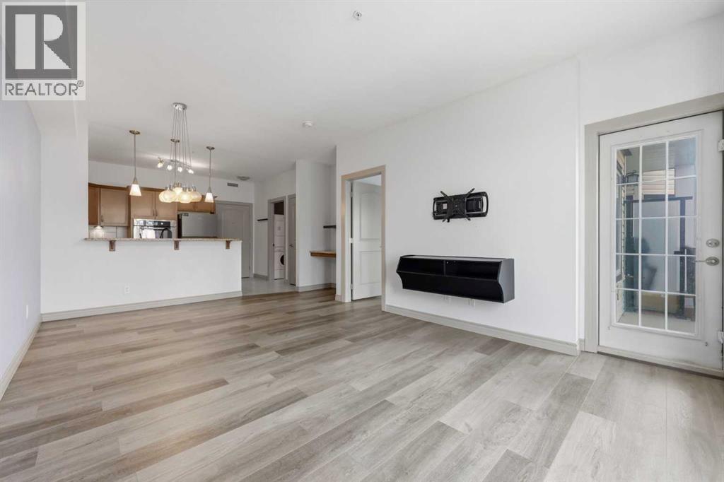 #306 70 Royal Oak Plaza NW - 18