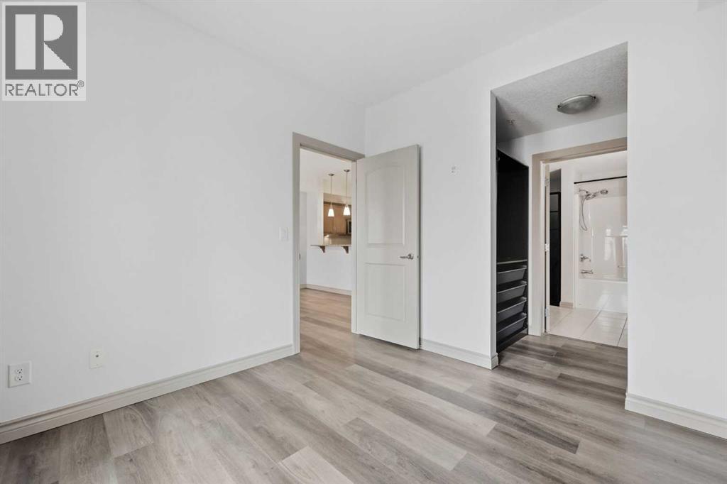 #306 70 Royal Oak Plaza NW - 28