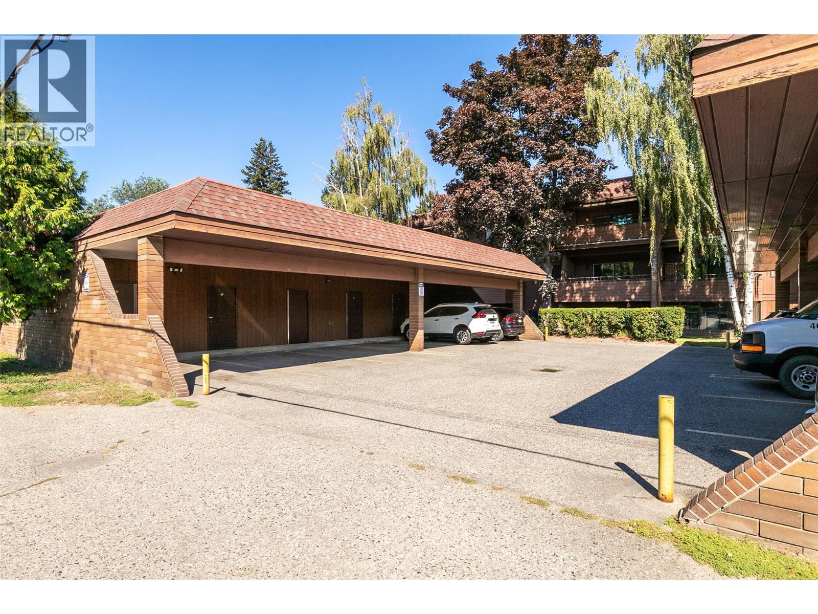 206 983 Bernard Avenue, Kelowna