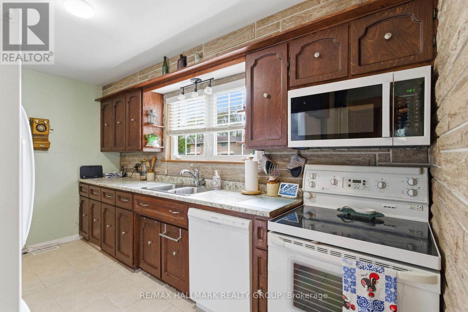 23 ALDERSHOT AVENUE - 10