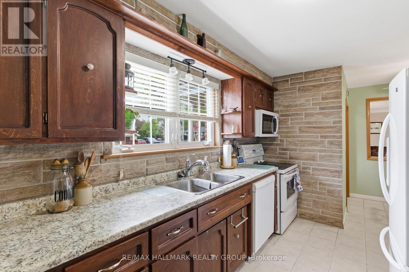 23 ALDERSHOT AVENUE - 11